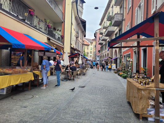 Markt am Samstag im Zentrum von Bellinzona